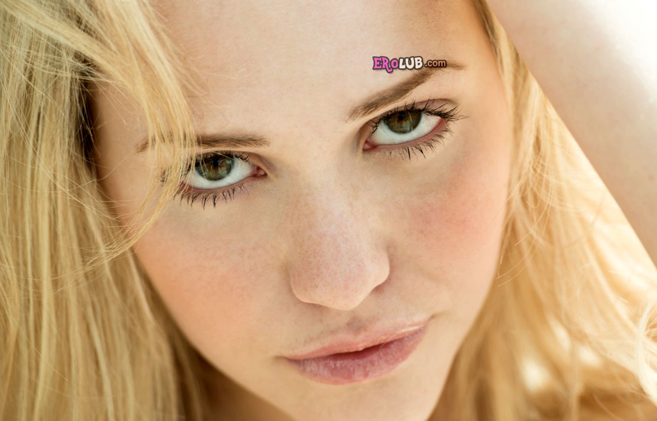 Самая гибкая порно модель - красавица Миа Малкова Самая гибкая порно модель - красавица Миа Малкова