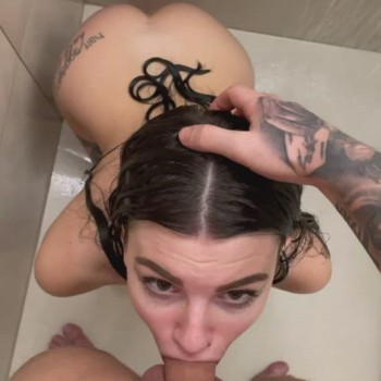 Утренний душ начался с минета