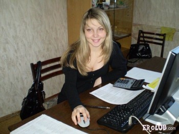 Частные голые фото девушки с работы