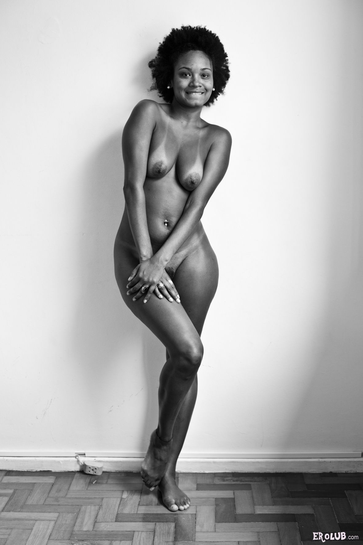 Голые женские фигуры