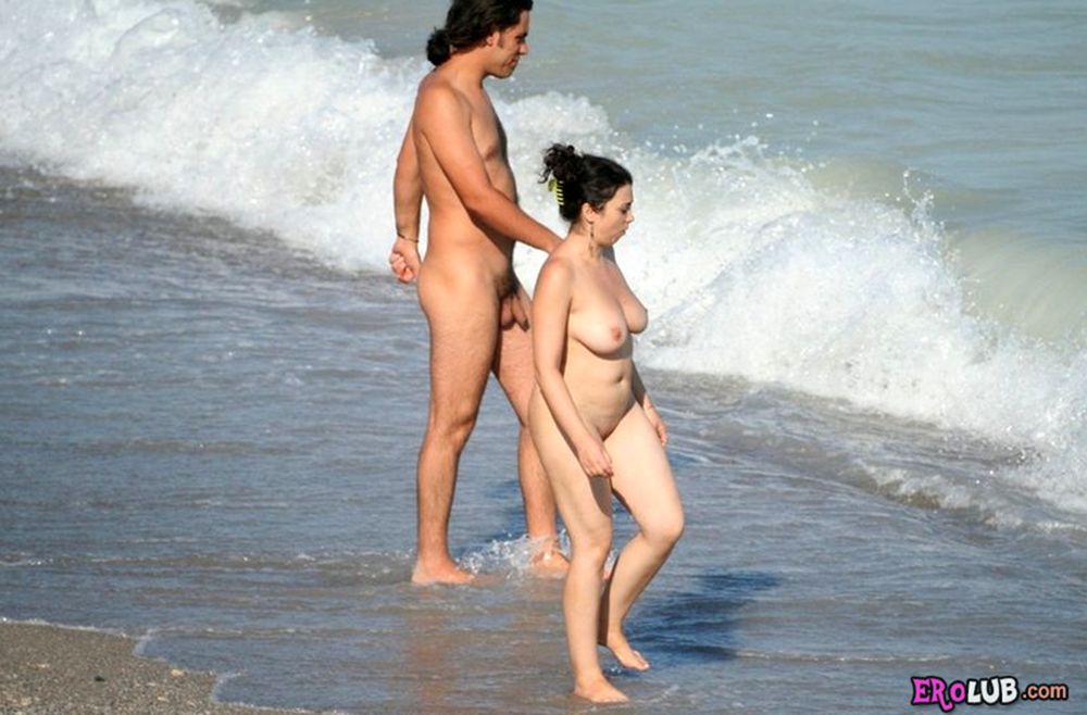 Нудисты отдыхают Нудисты отдыхают