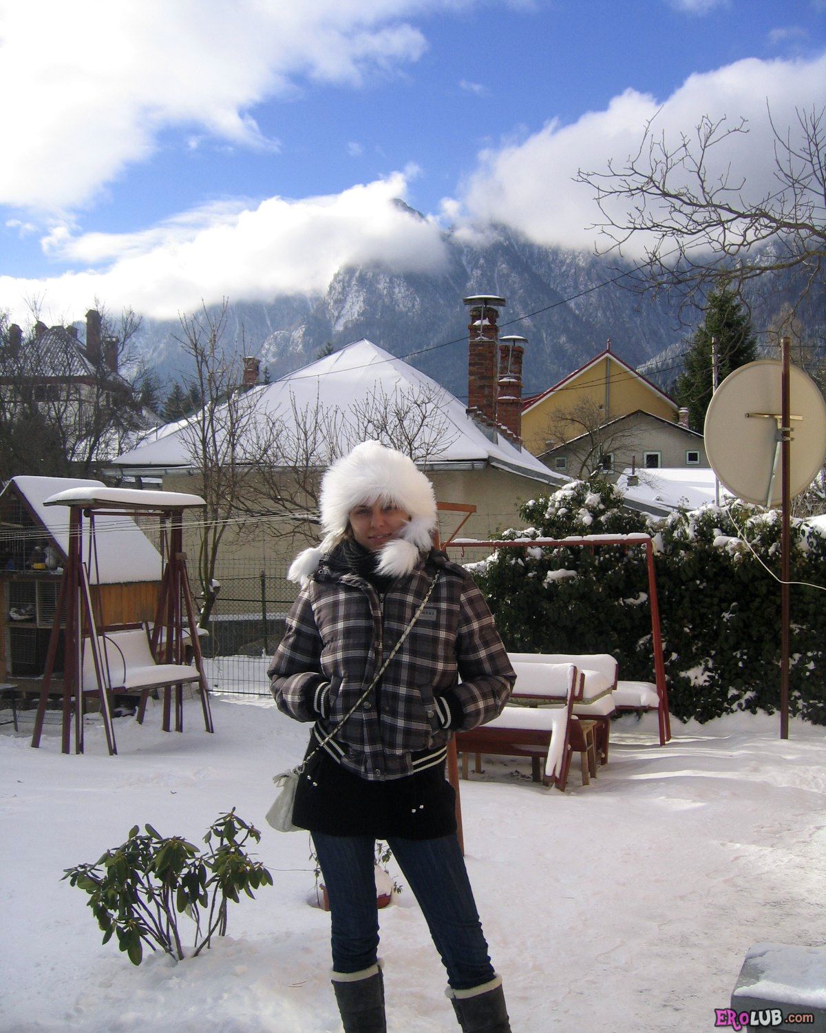 Голая жопа жены возбуждает мужа