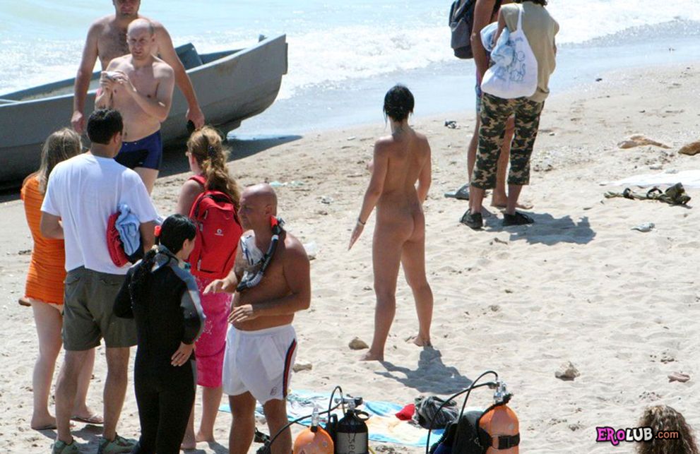 Нудисты на пляже. Фото 5