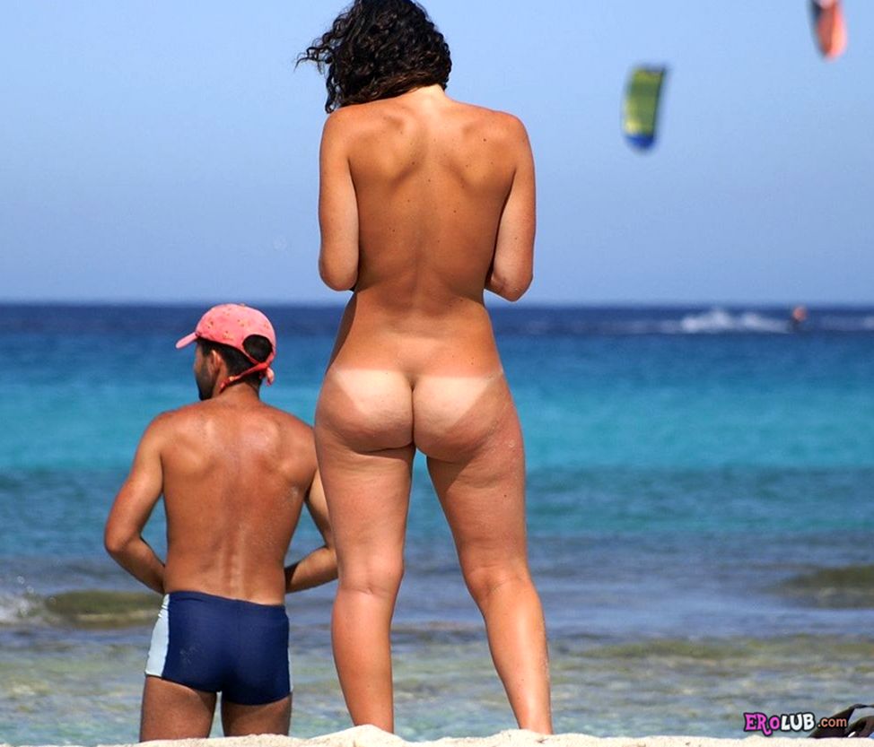 Нудисты на пляже. Фото 55