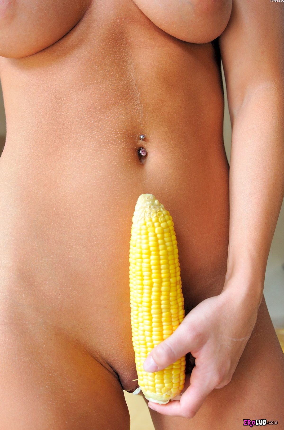 Девушки мастурбируют кукурузой подборка фото
