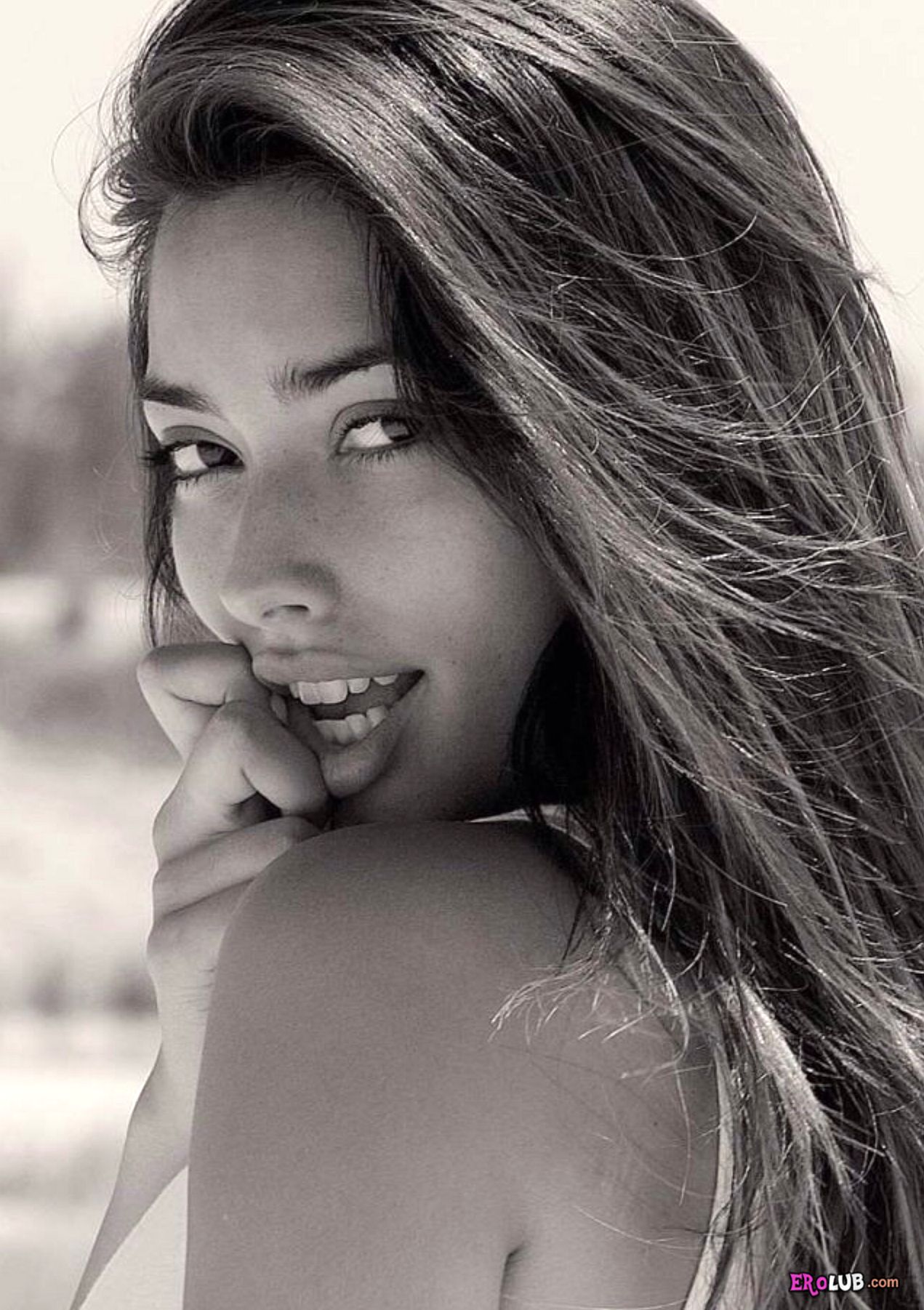 красивая девушка на фото 5