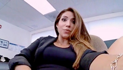 Девушка незаметно мастурбирует в офисе: смотреть видео онлайн ❤️ на riosalon.ru